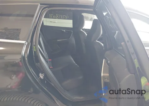 2016 Volvo Xc60 T6 Platinum z USA, uszkodzony, nr VIN YV4902RM6G2812102